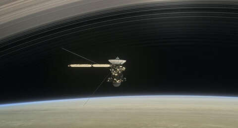 Cassini Satürn'e en yakın geçişini yaptı