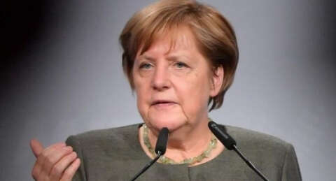 Merkel: Bizim ülkemizde gazeteci tutuklanmıyor