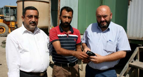 Parkta bulunan para dolu cüzdan sahibine teslim edildi