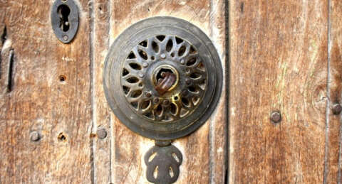 7 asırlık Osmanlı köyünün kapı tokmakları