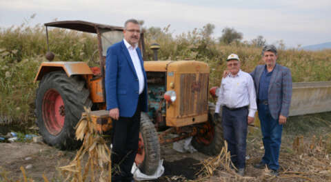 50 yıldır 1950 model traktörle çiftçilik yapıyor