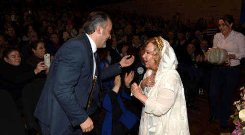 Bedia Akartürk'a bal kabağı sürprizi