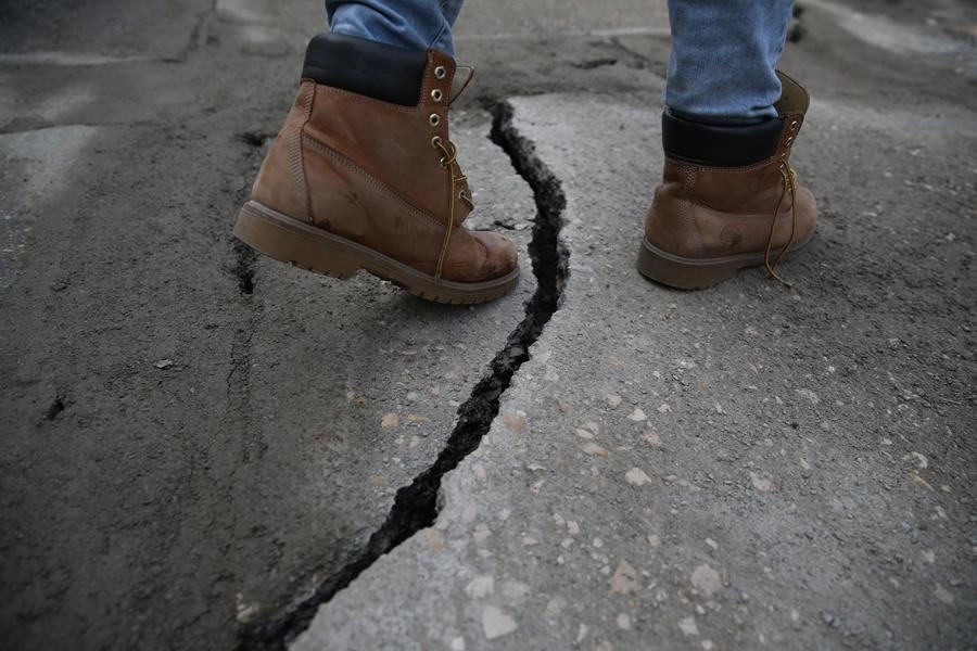 Bursa'da bir mahalle kayıyor