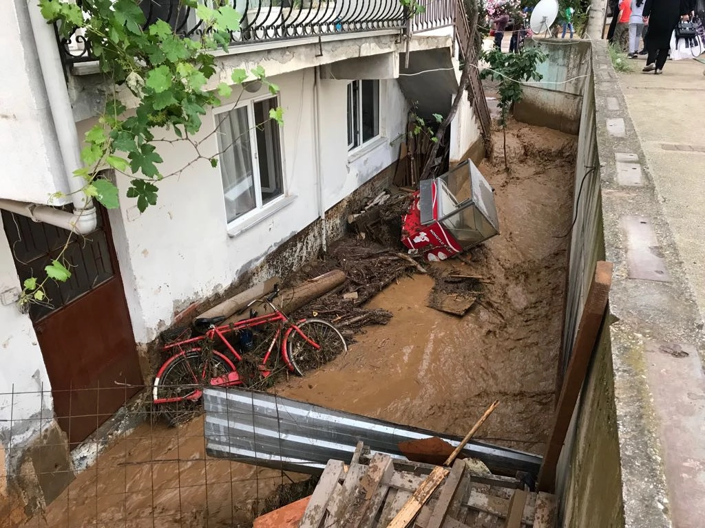 Şiddetli yağış Bursa'nın altını üstüne getirdi
