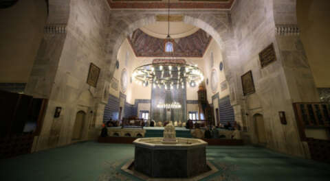 Yeşil Külliye turistlerin ilgi odağı