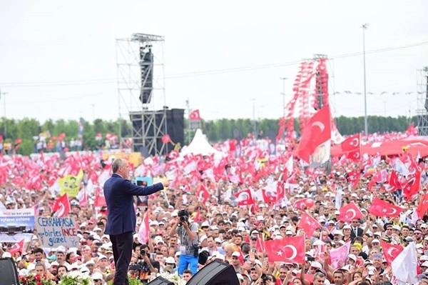 Maltepe'de mahşeri kalabalık
