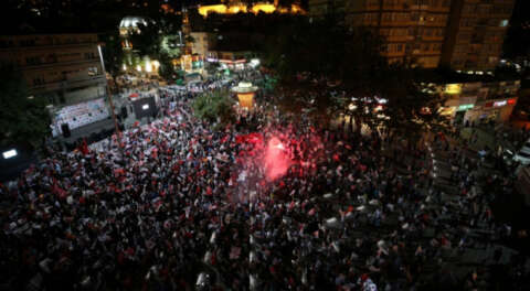 Bursa AK Parti İl Başkanlığı'nda kutlama