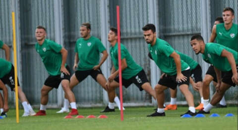 Bursaspor zorlu ilk maçına hazırlanıyor