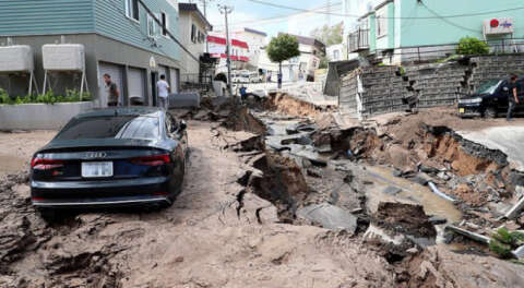 Japonya'da şiddetli deprem: 2 ölü, 125 yaralı