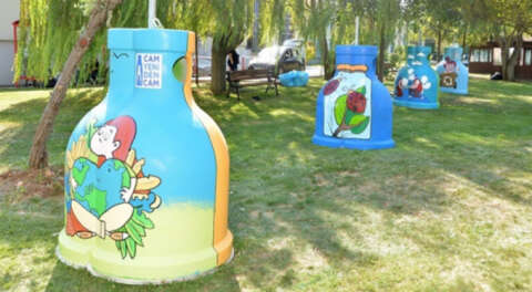 Şişecam'ın renkli cam kumbaraları Bursa'da