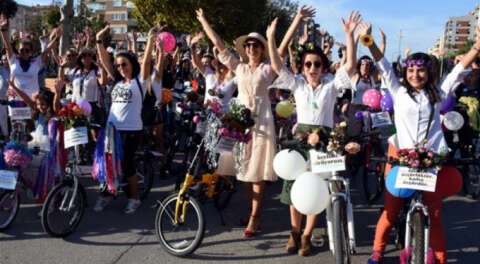 Bursa'da 'Süslü Kadınlar Bisiklet Turu'