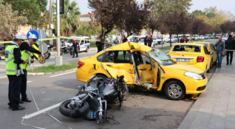 Motosikletli polis timiyle taksi çarpıştı; 3 yaralı