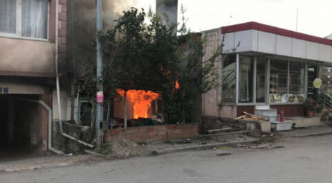 İznik'te metruk evde yangın