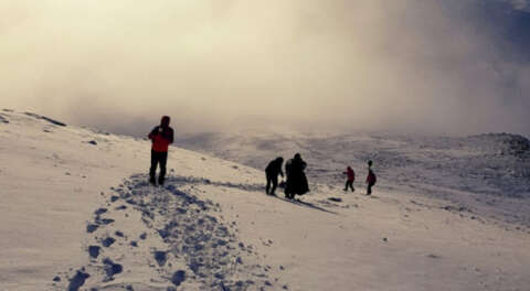 Uludağ dağcıları sabah karla karşıladı