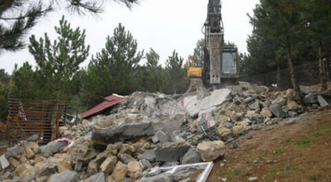 Uludağ'ın eteklerindeki kaçak yapılar yıkıldı