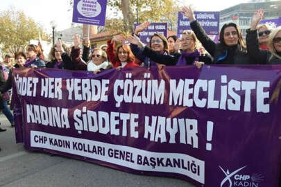 Bursa'da binlerce kadın şiddete karşı yürüdü
