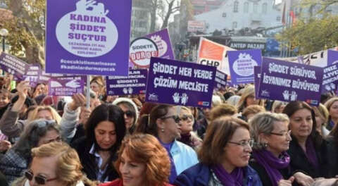 CHP'li kadınlar şiddete karşı sokağa çıktı