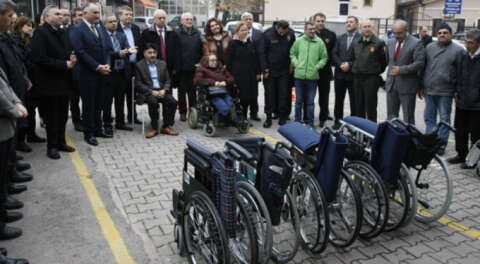 Camilerden tekerlekli sandalye yardımı