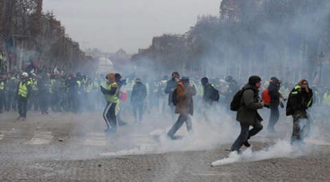 Fransa'daki gösterilerde 3'ü polis 30 kişi yaralandı