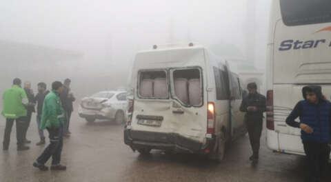 Bursa'da sisli yolda zincirleme kaza; 7 yaralı
