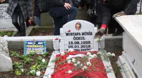 Münir Özkul kabri başında anıldı