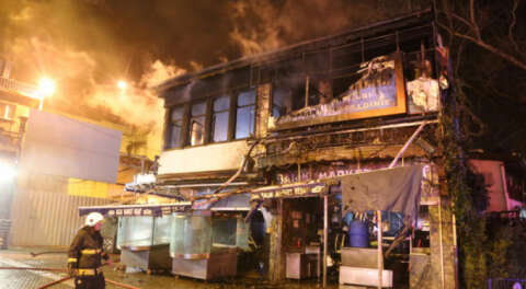 Bursa'da Arap Şükrü Sokağı'nda büyük yangın