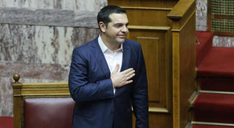 Yunanistan'da Çipras hükümetine kılpayı güvenoyu