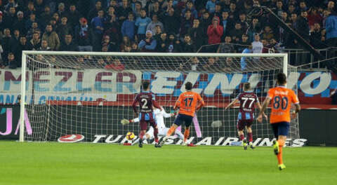 Medipol Başakşehir Trabzon'da 4-2 galip