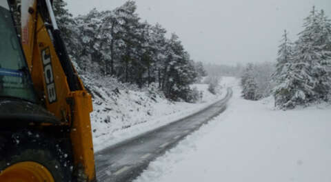 Bursa'da kardan kapanan yollar açıldı