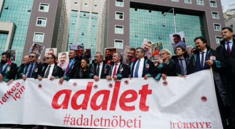 Adalet Nöbeti bu kez İzmir'de gerçekleştirildi