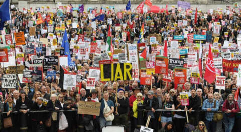 Londra'da onbinler Trump'ı protesto etti