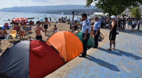 Kumla sahilindeki çadırlar kaldırılıyor