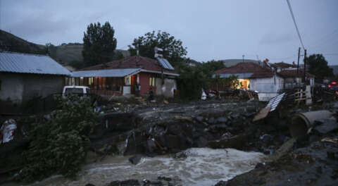 Başkentte sel felaketi; 3 kişi hayatını kaybetti