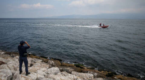 Gemlik'te tekneden denize atlayan 3 kişi kayıp