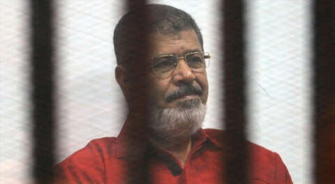 Mursi duruşma sırasında hayatını kaybetti