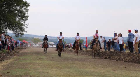 Rahvan atlar 15 Temmuz anmasında yarıştı
