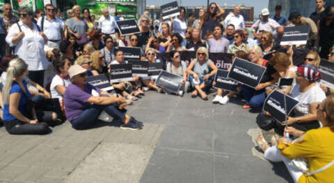 Bursa'da CHP'li kadınlardan oturma eylemi