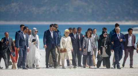 Emine Erdoğan Salda Gölü'nü gezdi