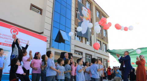 Bursa'da 577 bin öğrenci için ders zili çaldı