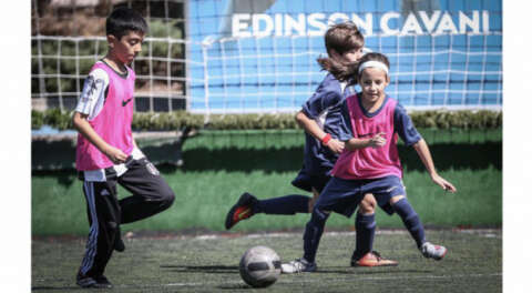 'Kızlar futbol oynayamaz' dediler o inatla başardı