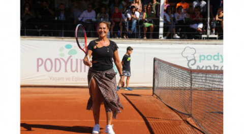 Hülya Avşar'dan Bursa'da tenis şovu