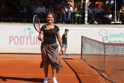 Hülya Avşar'ın Bursa'da tenis şovu