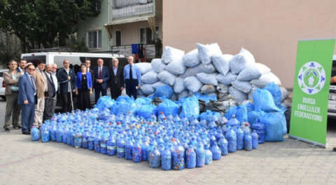 Gemlik Belediyesi 5 ton mavi kapak topladı
