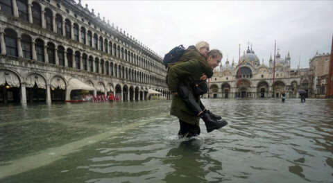 Venedik sular altında kaldı; 2 kişi öldü