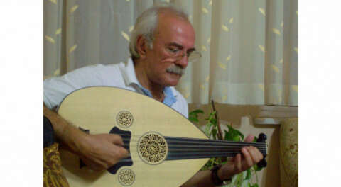 Türk Müziği'ne aşkını  Ud'u ile dillendiriyor