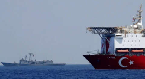 'Türk donanması İsrail gemisini engelledi'