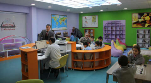 İnegöl'de ilkokula 'Z kütüphane' kuruldu