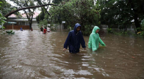 Endonezya'da şiddetli yağışlar 9 can aldı