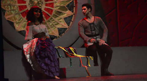 "Notre Dame'ın Kamburu" Bursa'da sahnelendi