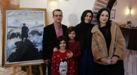 Örnek kadın ilk resim sergisini Bursa'da açtı